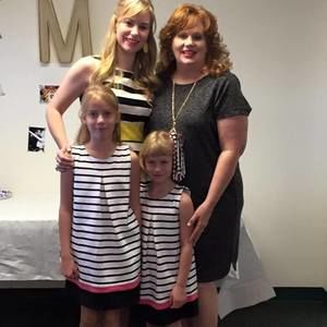 Meet your Posher, Lorie